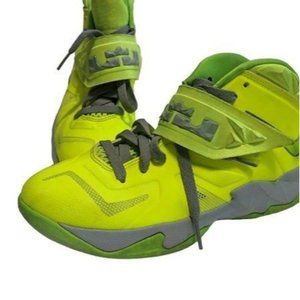 Nike Zoom Soldier 7 Lebron 599818-701 Yellow Youth Size 6y / 7.5 Women's